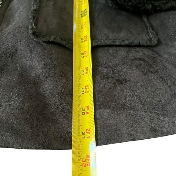 Black faux fur hooded coat with pockets #fauxfur #hoodedcoat - Picture 5 of 7